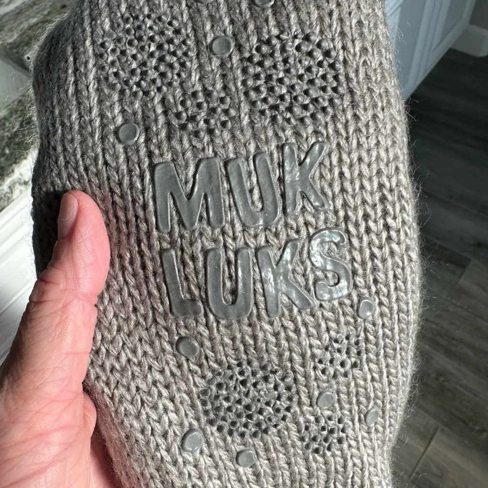 Muk Luks Cable Knit Slipper Socks Gray L/XL – Warm & Cozy